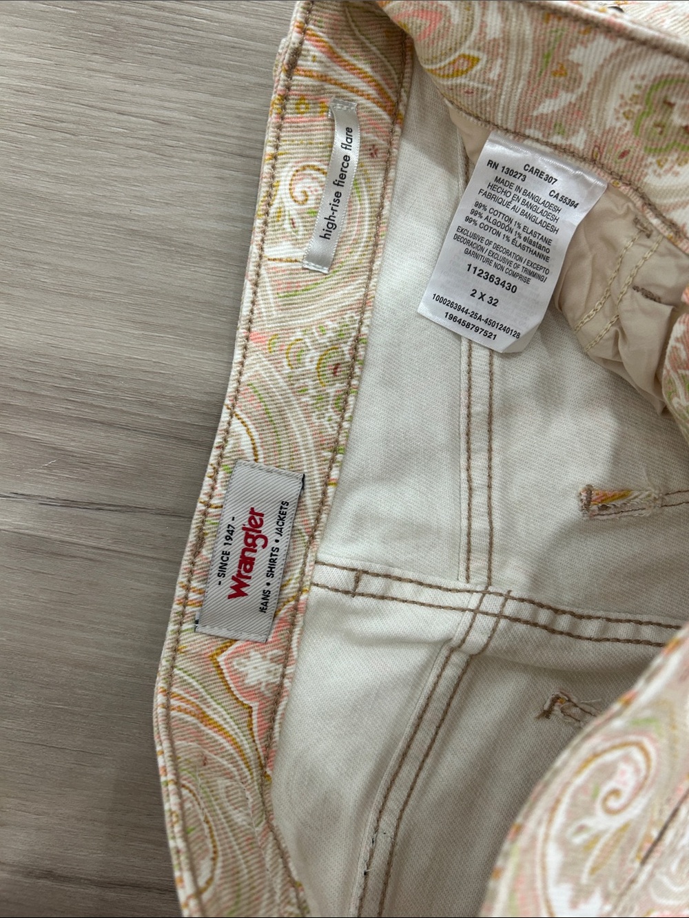 Wrangler High Rise Fierce Flare Jeans Paisley Tan Pink Western Boho 2x32 - Picture 2 of 3